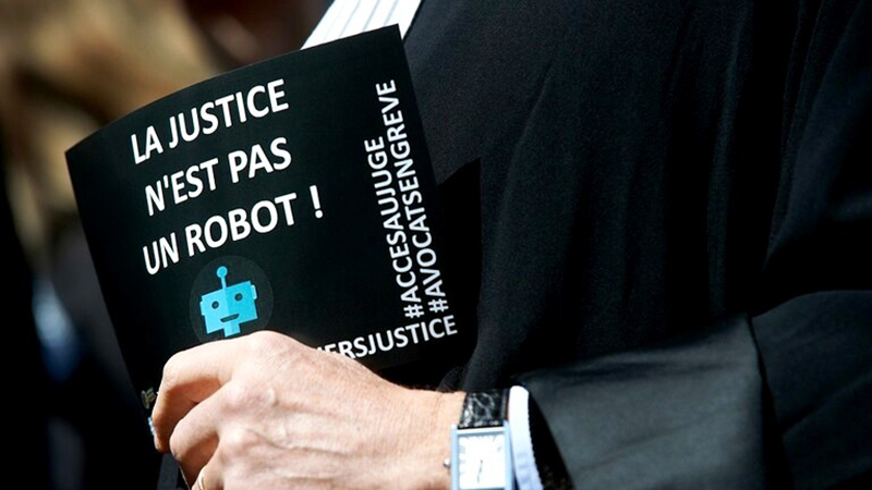 الأول في العالم... محام روبوت يقتحم عالم القضاء