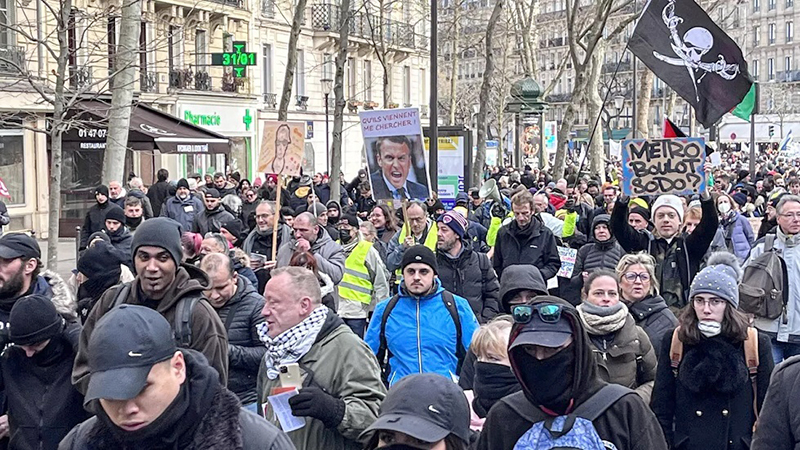 باريس..عشرات الآلاف يحتجون ضد رفع سن التقاعد للمرة الثالثة