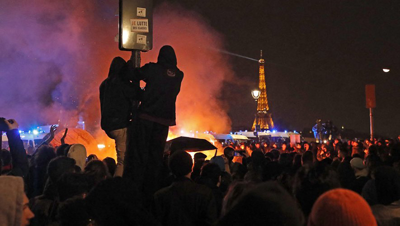 اشتباكات عنيفة تهز باريس من جديد