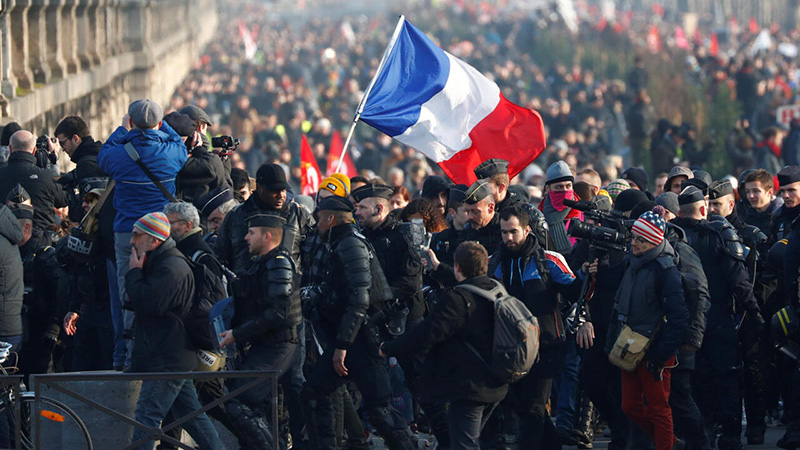 الاحتجاجات-في-باريس