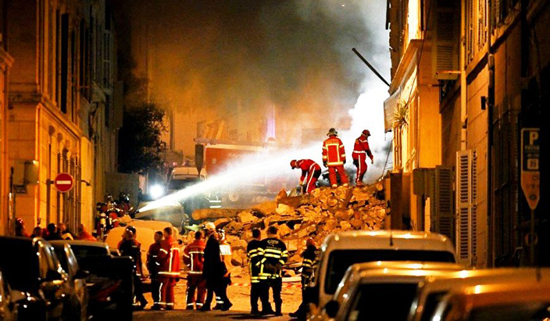 فرنسا...انهيار مبنى من 4 طوابق في مرسيليا