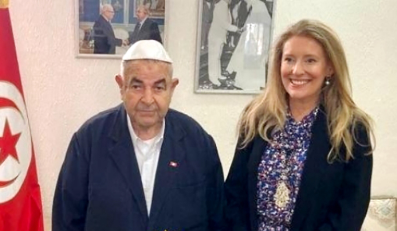 سفيرة بريطانيا بتونس في زيارة لمعبد الغريبة