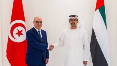 وزير الخارجية الإماراتي الشيخ عبد الله بن زايد آل نهيان ووزير الخارجية التونسي نبيل عمار