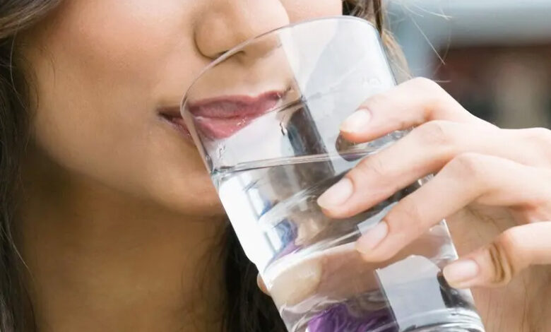 شرب الماء يقتل امرأة