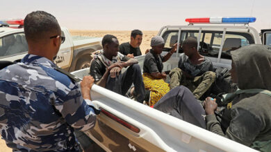 ليبيا ترحّل أكثر من 250 مهاجرًا... وتتوعّد بملاحقة المهرّبين