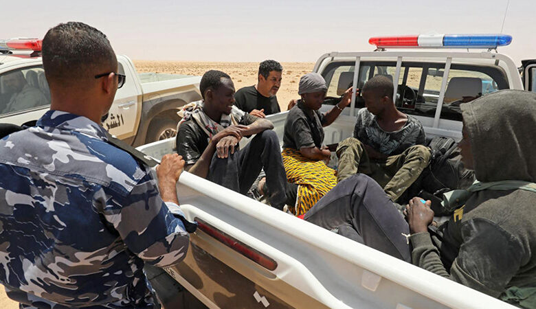ليبيا ترحّل أكثر من 250 مهاجرًا... وتتوعّد بملاحقة المهرّبين