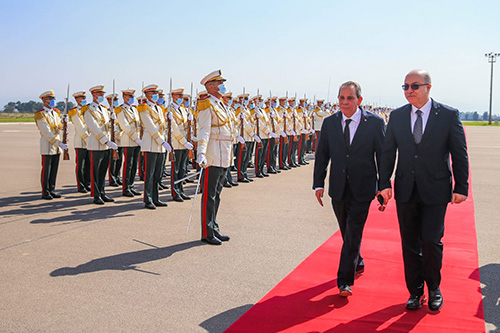 رئيس الحكومة يصل إلى الجزائر 02