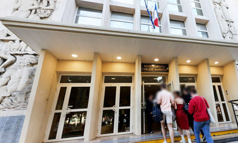 فرنسا مقتل مدرس طعنا بسكين في أراس