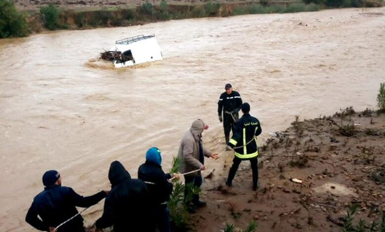 جندوبة سقوط سيارة في وادي والسائق ينجو بأعجوبة