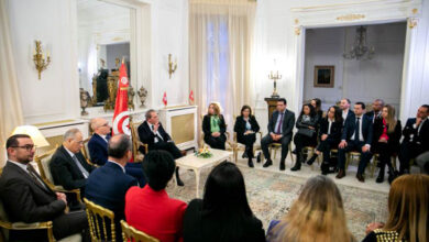 Le Premier ministre rencontre en France des élus locaux d'origine tunisienne