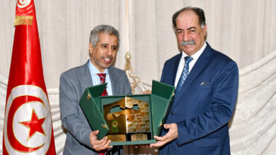 Le ministre de l'Intérieur reçoit l'écu du Conseil des ministres arabes de l'Intérieur