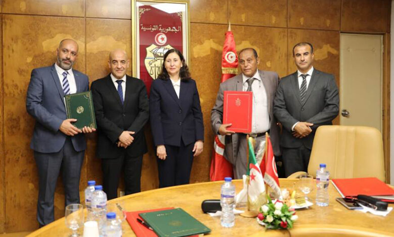 Un accord-cadre dans le domaine des transports et un protocole d'accord dans le domaine de l'aviation civile entre la Tunisie et l'Algérie
