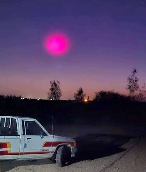 Une énorme boule rouge est apparue aujourd'hui à l'aube dans le ciel de l'Égypte et d'autres pays 1