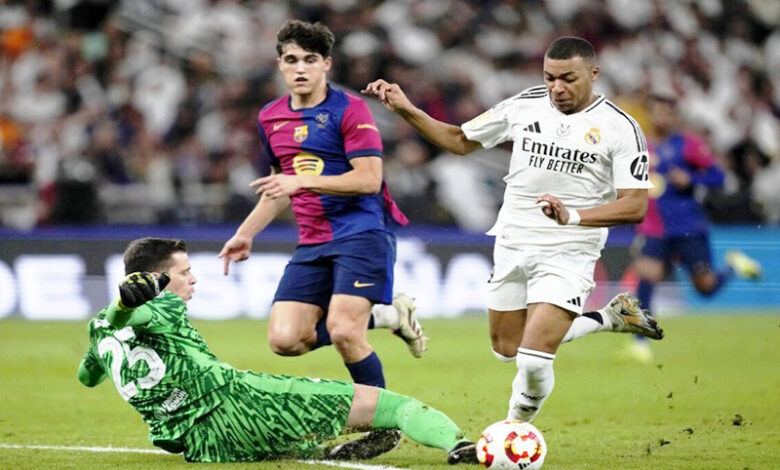 Le gardien de Barcelone Wojciech Szczesny a été expulsé lors du Super Clásico espagnol