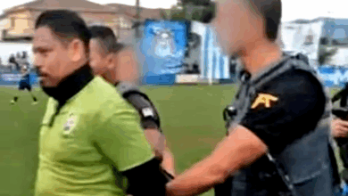 Bresil Arrestation Arbitre foot en plein match