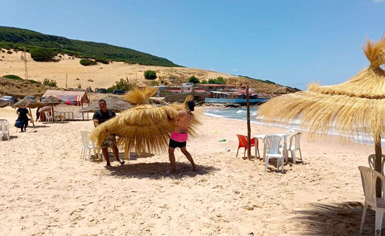 27 infractions ont été commises par ceux qui ont délibérément installé leurs tentes sur les plages sans autorisation légale.