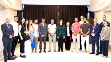 Le Premier ministre rencontre des membres de la communauté tunisienne résidant à Séville.