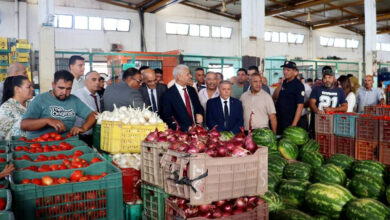 Le ministre du Commerce visite le marché de Bir Kassaa