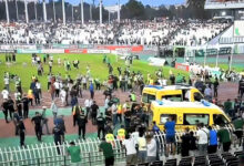 Plusieurs supporters ont subi des blessures diverses après être tombés des tribunes supérieures du stade du 5-Juillet à Alger.