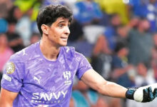 yassine bounou contre man city