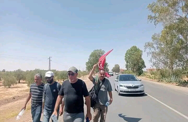 Les chauffeurs de taxi manifestent à pied