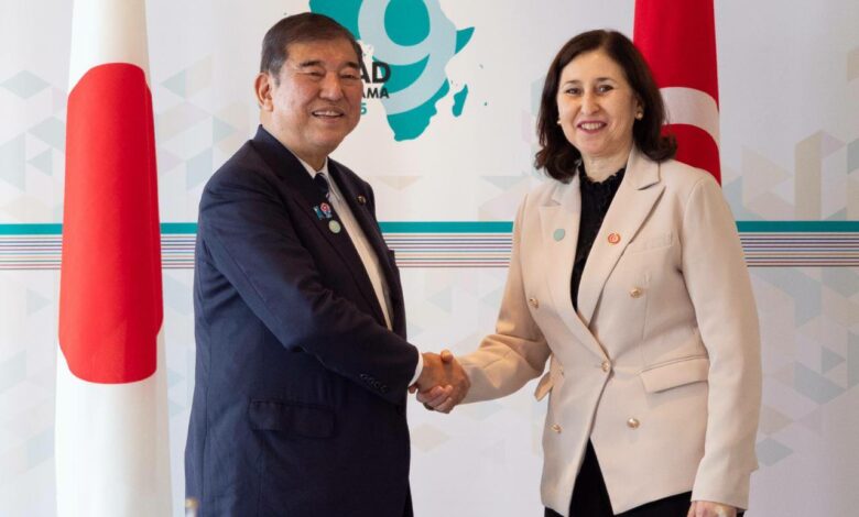 Sarra Zaafrani and Shigeru Ishiba