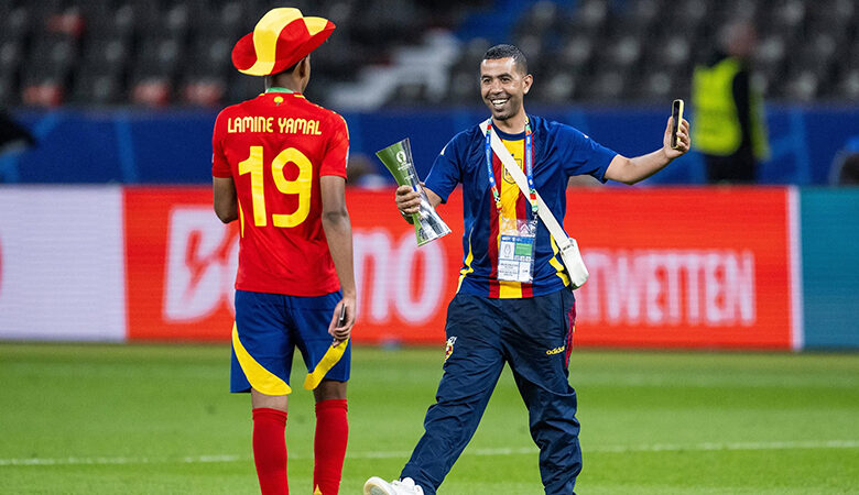 Lamine Yamal et Mounir Nasraoui