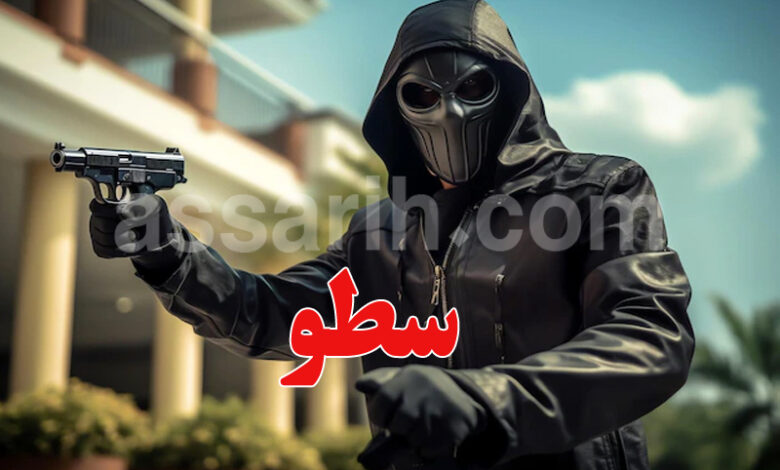 homme masqué arme a feu