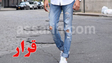 jeune homme avec jeans dechiré