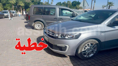 voiture sur le trottoir