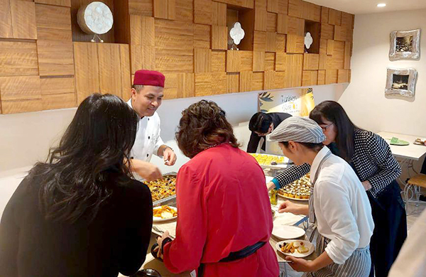L'ambassade de la République tunisienne à Tokyo organise une dégustation d'huile d'olive tunisienne. 1