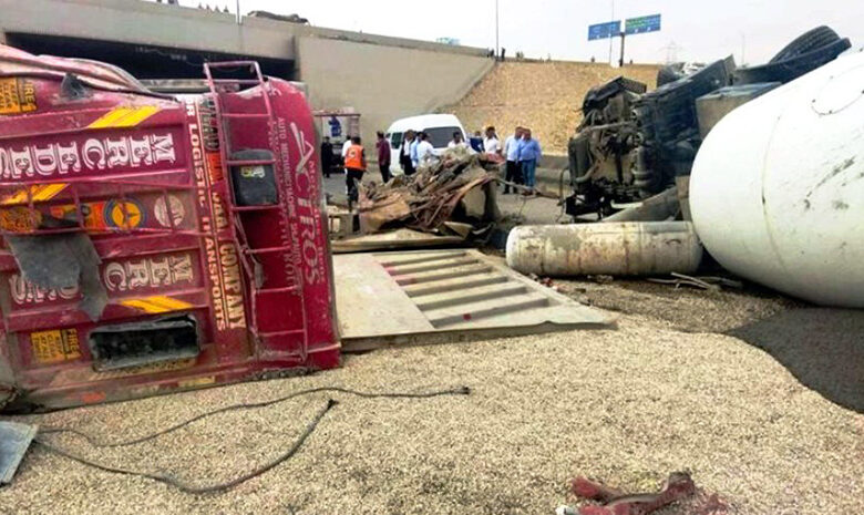 Un terrible accident s'est produit sur le périphérique intermédiaire, sous le tunnel de l'autoroute, dans la région d'Helwan.