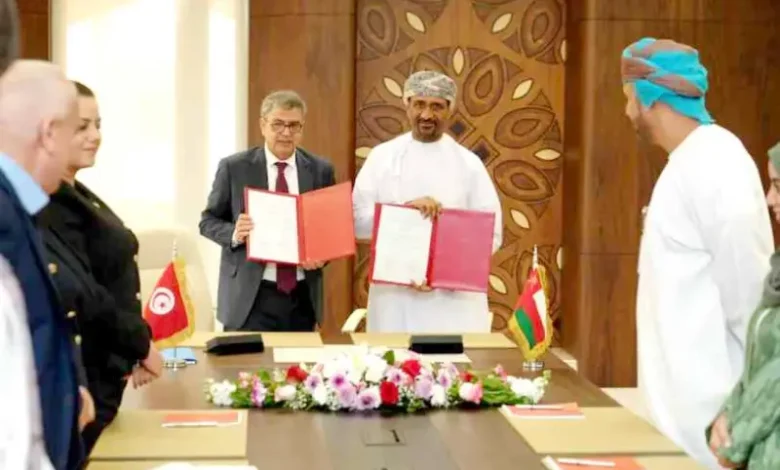 La Banque centrale de Tunisie et la Banque centrale d'Oman signent un protocole d'accord.