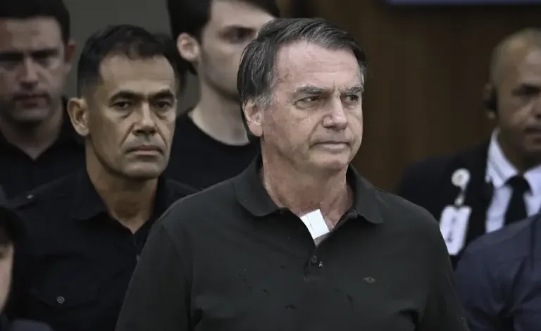 L'ancien président Bolsonaro sort de prison