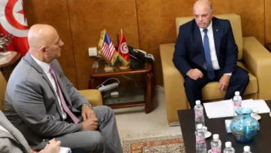 Le ministre des Transports discute avec l'ambassadeur des États-Unis du développement de la coopération entre les deux pays.