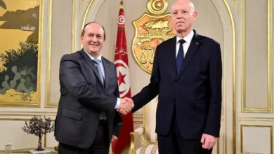 Le président de la République reçoit le Premier ministre algérien.