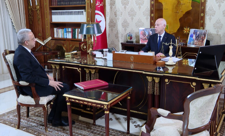Président de la République Kais Saied Réunion avec Mustapha Ferjani Ministre de la santé