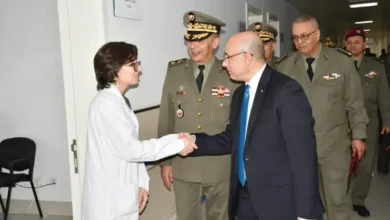 Le ministre de la Défense nationale effectue une visite à l'hôpital militaire de Sfax.