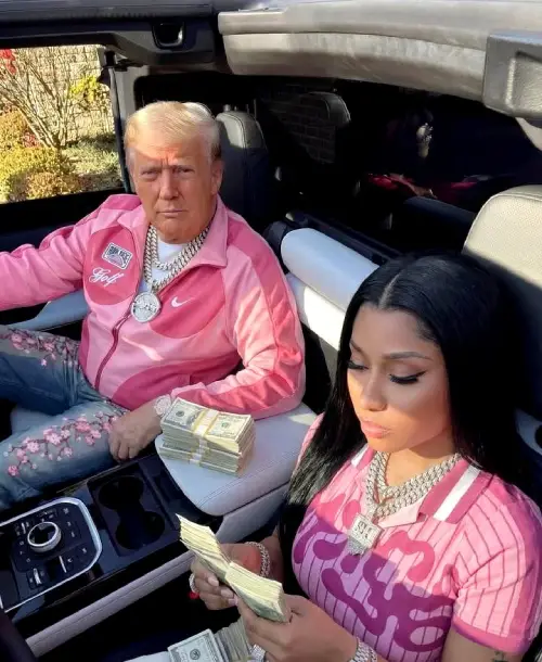 Trump fait un tour en décapotable avec une célébrité 2