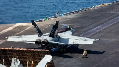 L’USS Abraham Lincoln pris pour cible