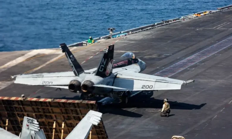 L’USS Abraham Lincoln pris pour cible