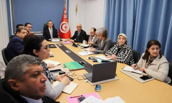Une séance de travail pour faire le point sur l'avancement de la saison des dattes et préparer la saison suivante.
