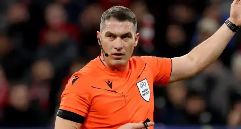L'arbitre roumain Istvan Kovac