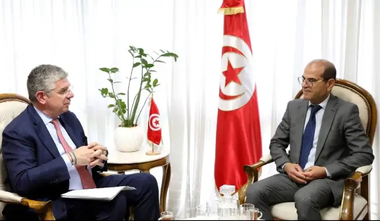 Le ministre de l'Équipement et du Logement s'entretient avec le vice-président de la Banque européenne d'investissement.