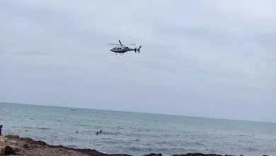 Un hélicoptère militaire a été déployé au large des côtes d'Hergla pour rechercher le jeune homme disparu.