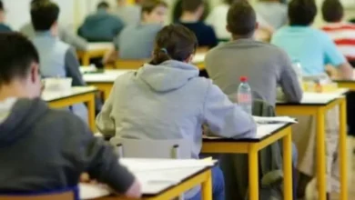 Un élève qui excelle à l'examen du baccalauréat