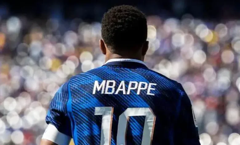Kylian Mbappé Celeste Amarilla