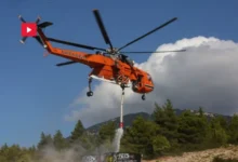 En Grèce, deux hélicoptères qui intervenaient contre un incendie entrent en collision (1)