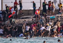Un-migrant-marocain-en-route-vers-Ceuta-780x470