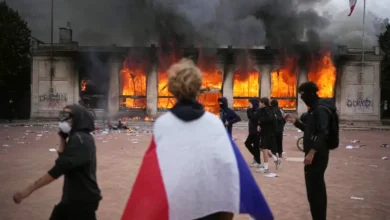 A Lyon, l'antenne de l'office du tourisme sur la place Bellecour a été incendiée samedi 17 octobre 2026